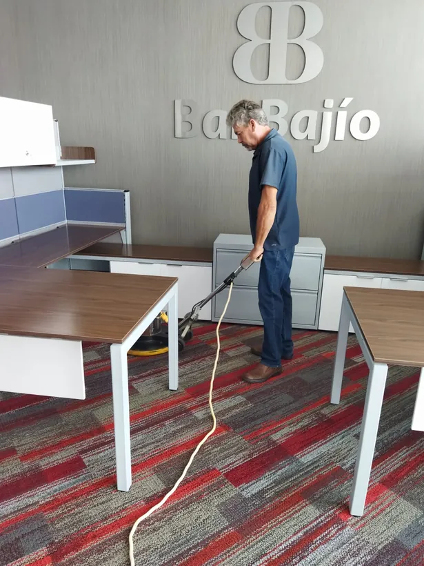 Limpieza de alfombra en oficinas de BanBajío